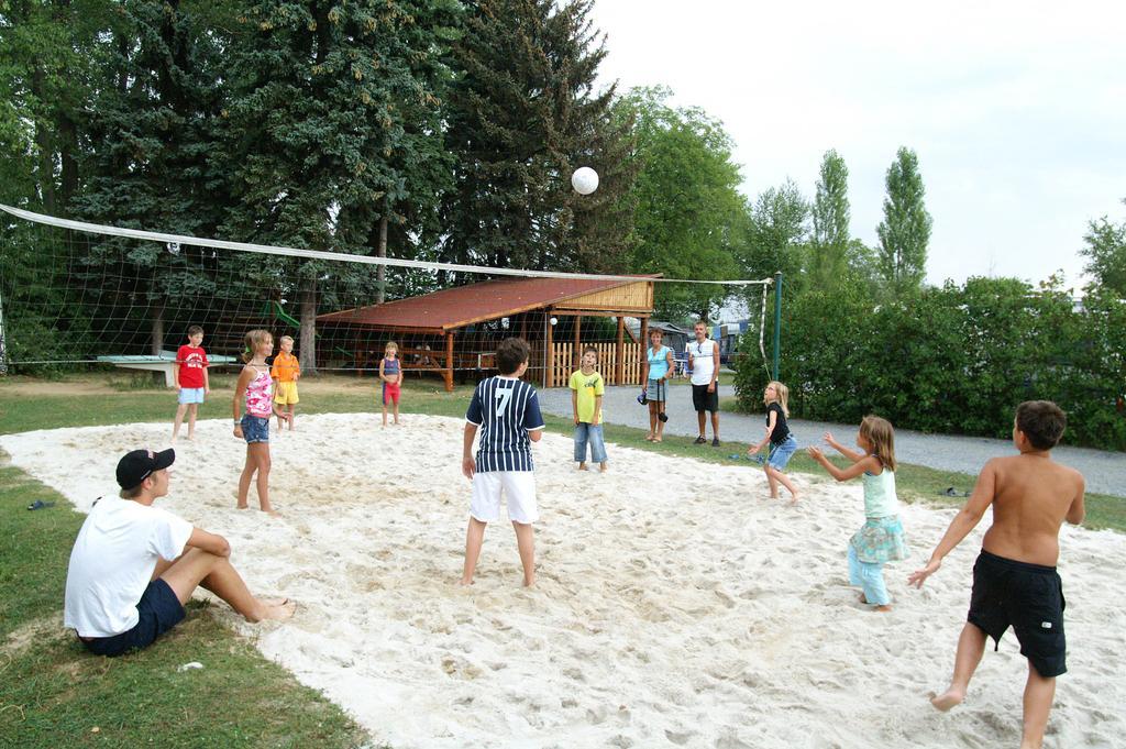 Zlatníky Camping Oase Praha酒店 外观 照片